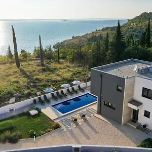 Royal Promons - Heated Pool Villa Starigrad Paklenica